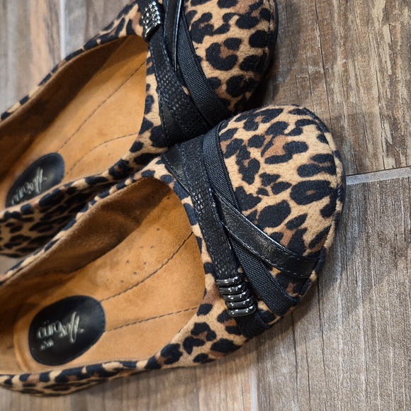 7/7.5 EuroSoft by Sofft Shainna Animal Print Comfy Ballet Flats - Picture 2 of 11